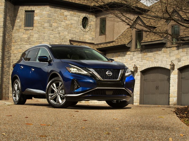 2022 blue nissan murano standing on an estate driveway